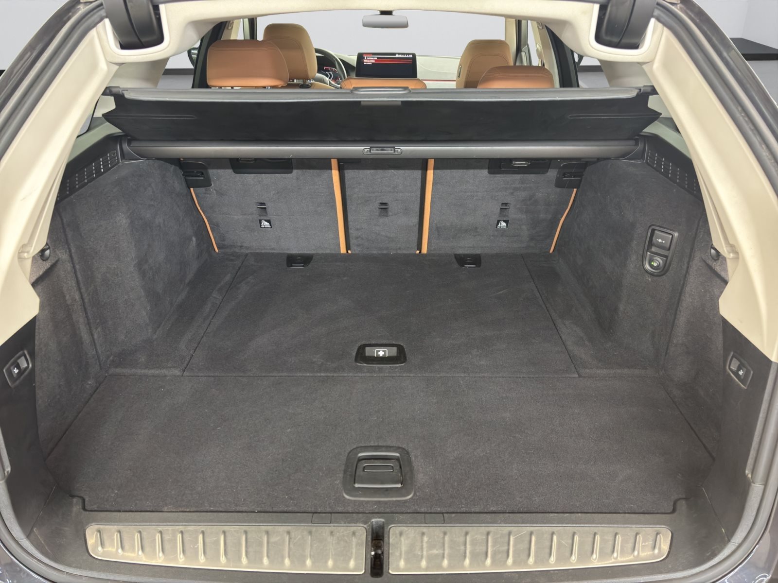 Fahrzeugabbildung BMW 520d xDrive Touring [Laser, DA Prof., AHK, Pano]