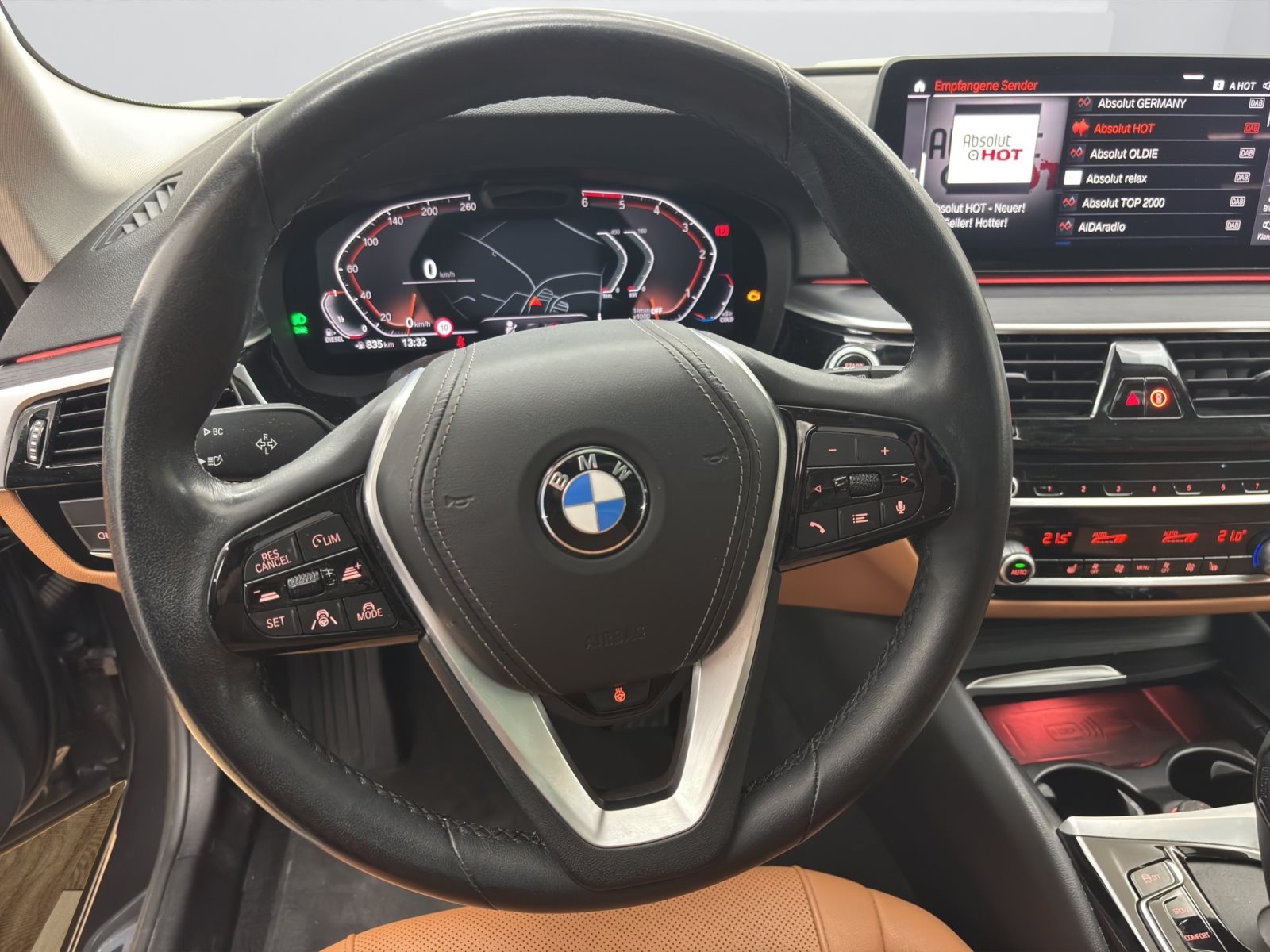 Fahrzeugabbildung BMW 520d xDrive Touring [Laser, DA Prof., AHK, Pano]