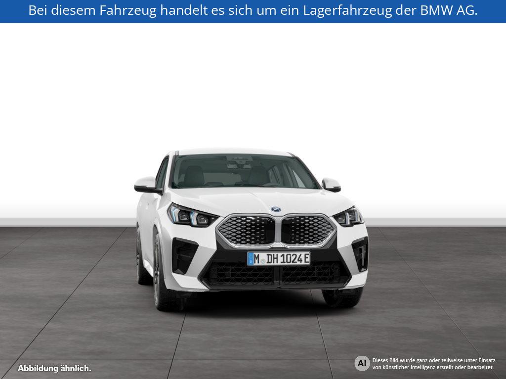 Fahrzeugabbildung BMW iX2 xDrive30