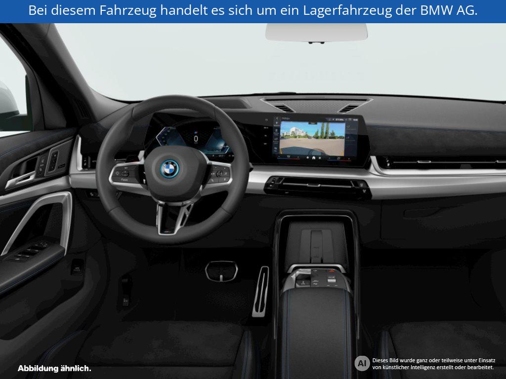 Fahrzeugabbildung BMW iX2 xDrive30