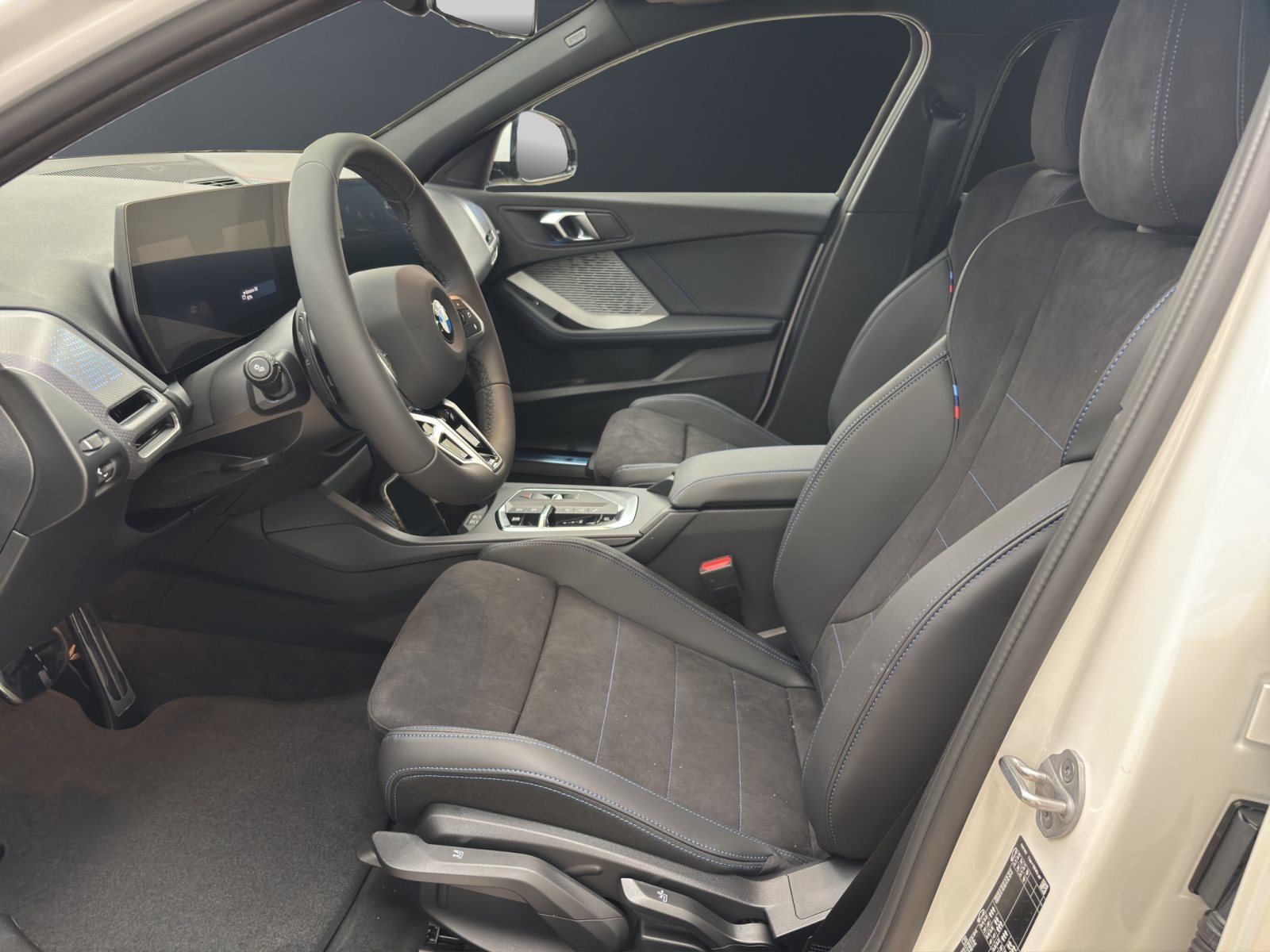 Fahrzeugabbildung BMW 120 [M Sport, Navi, 18 LMR, RFK, SHZ, LED] DAB