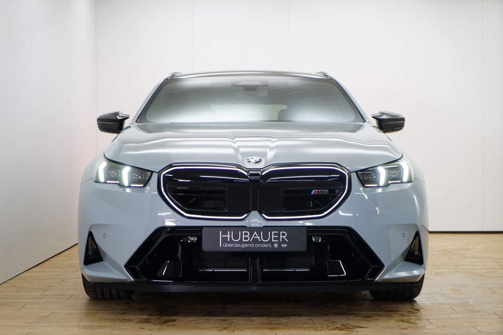 Fahrzeugabbildung BMW M5 Touring [HUD, AHK, ACC, B&W Sound, RFK] DAB