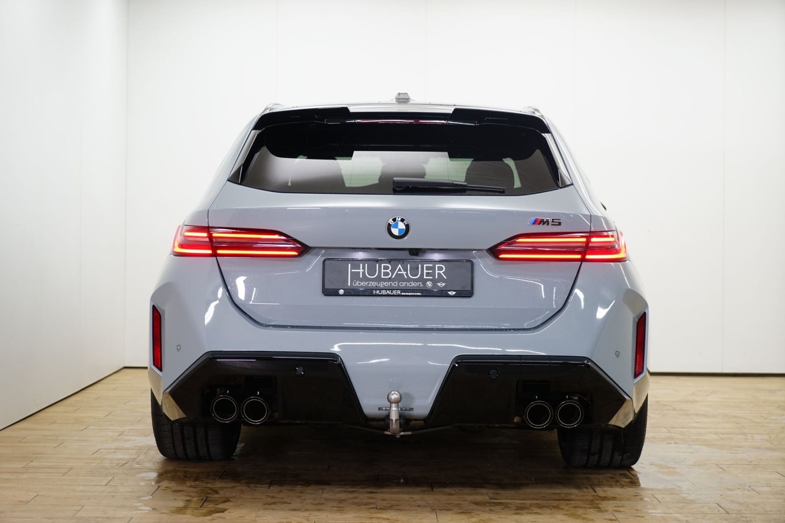 Fahrzeugabbildung BMW M5 Touring [HUD, AHK, ACC, B&W Sound, RFK] DAB