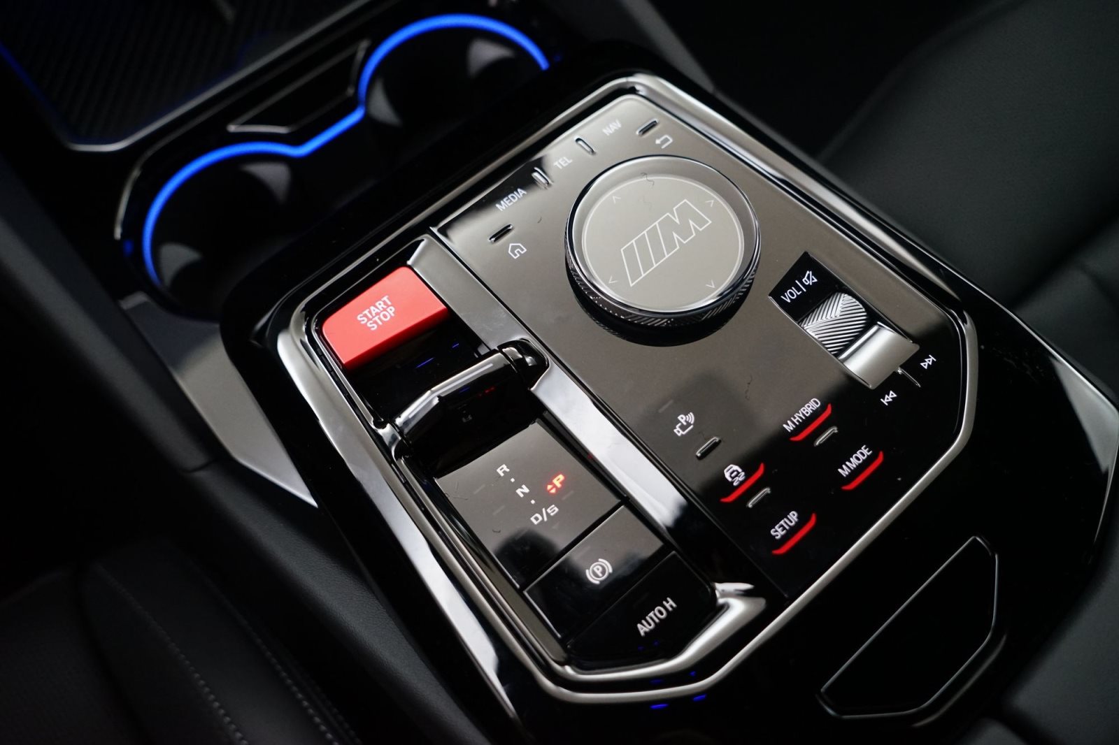 Fahrzeugabbildung BMW M5 Touring [HUD, AHK, ACC, B&W Sound, RFK] DAB