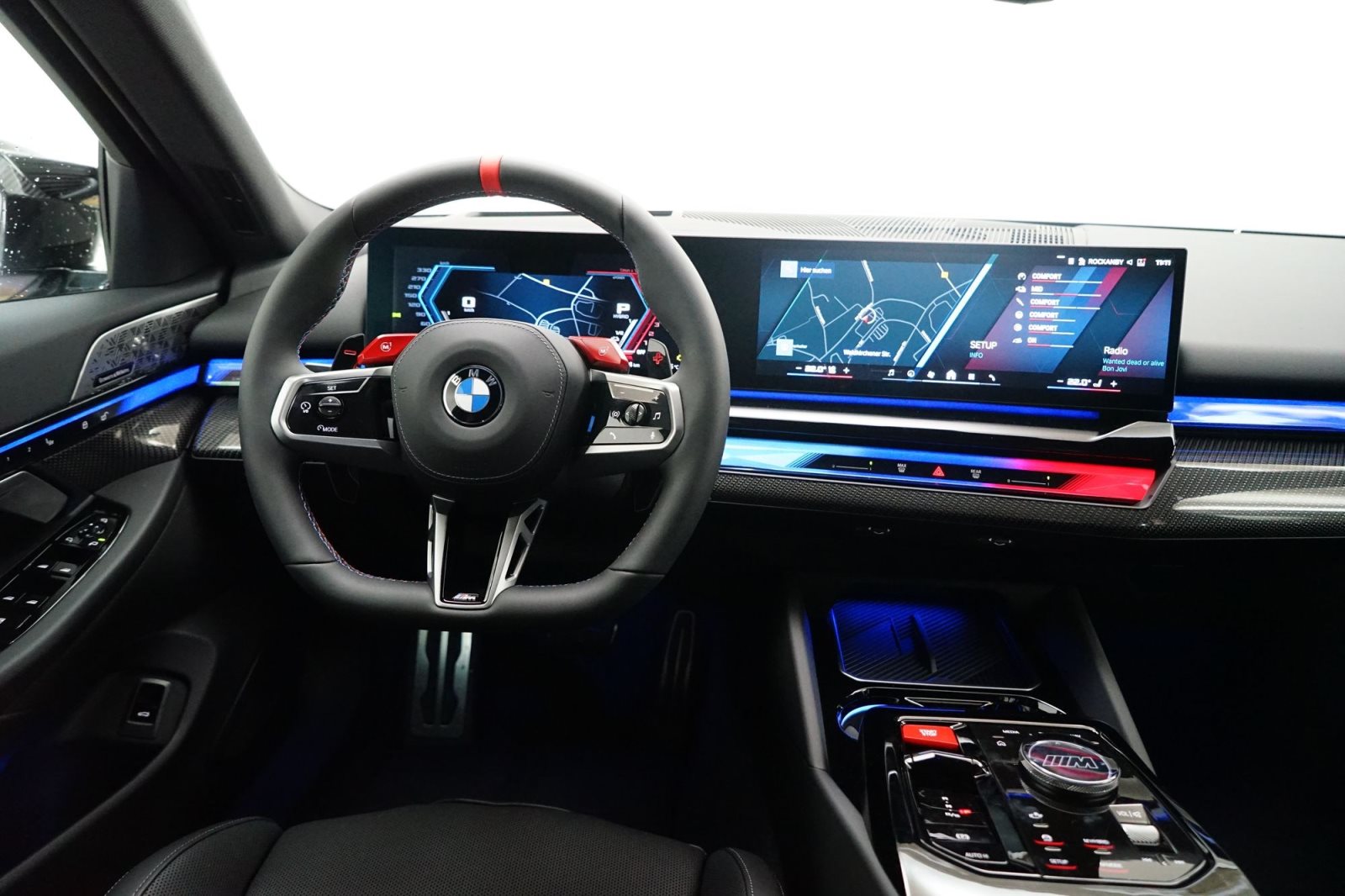 Fahrzeugabbildung BMW M5 Touring [HUD, AHK, ACC, B&W Sound, RFK] DAB
