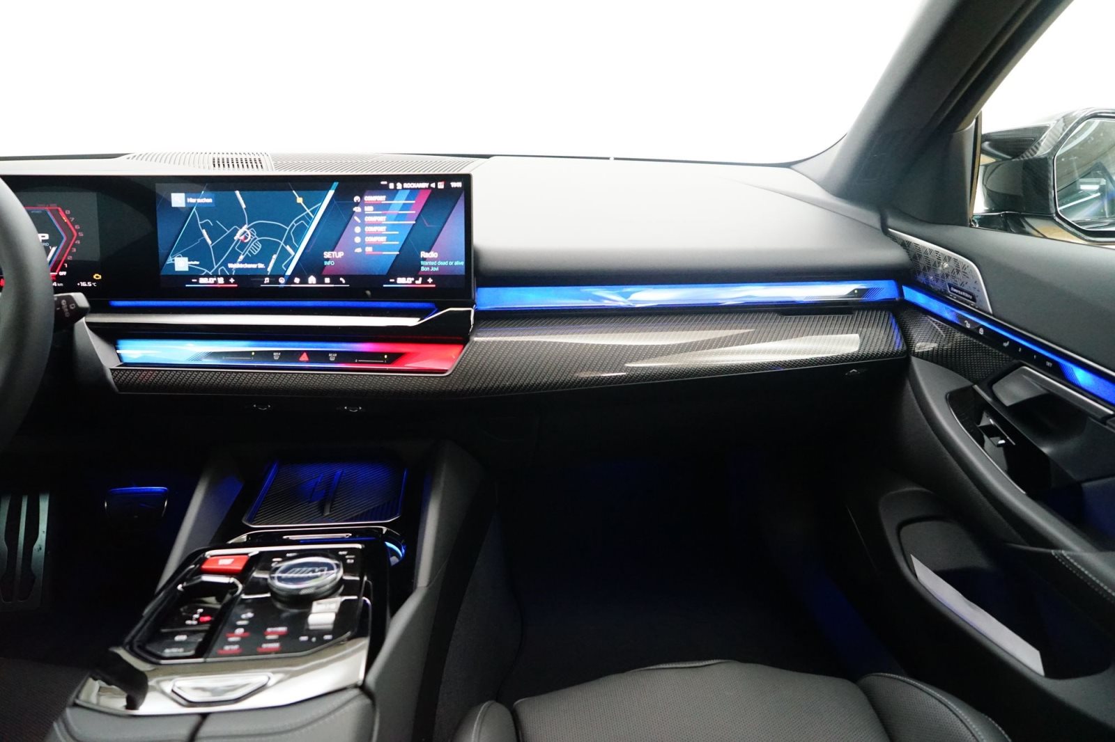 Fahrzeugabbildung BMW M5 Touring [HUD, AHK, ACC, B&W Sound, RFK] DAB
