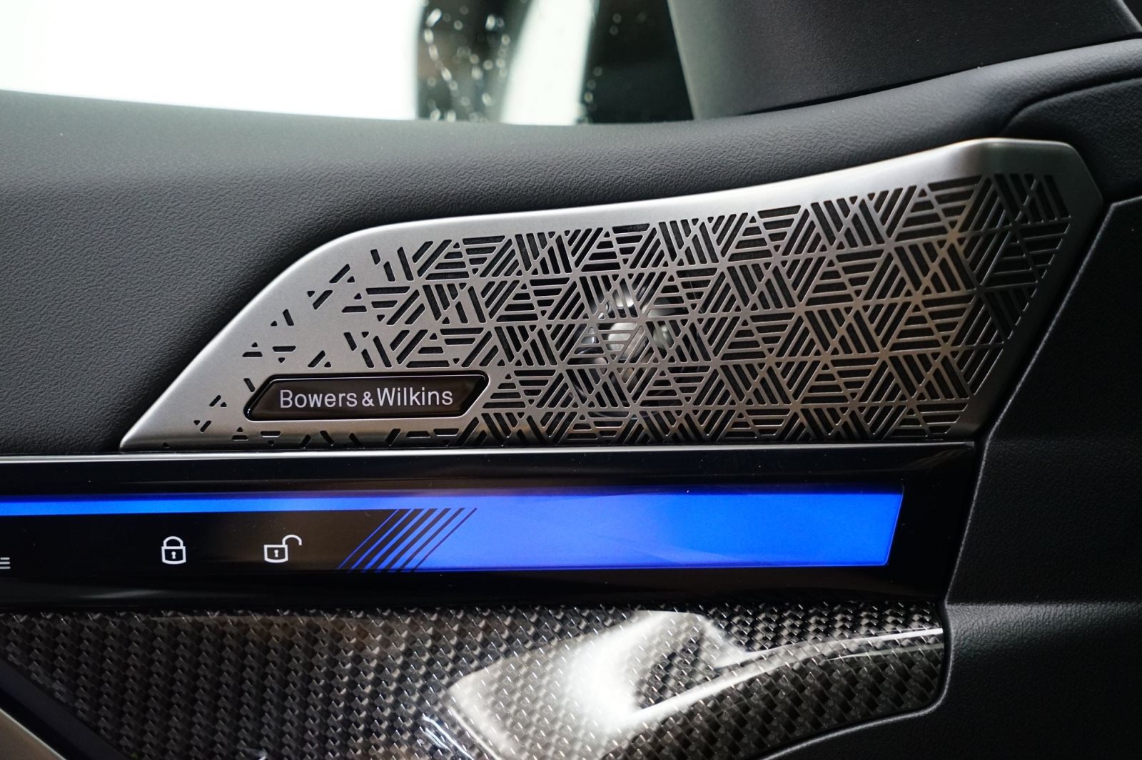 Fahrzeugabbildung BMW M5 Touring [HUD, AHK, ACC, B&W Sound, RFK] DAB