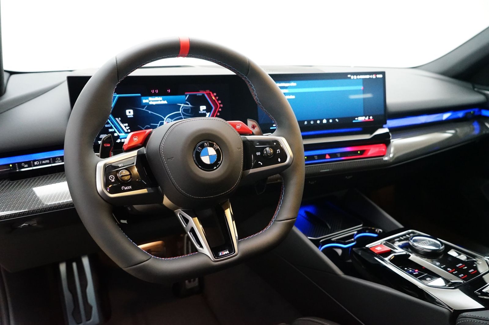 Fahrzeugabbildung BMW M5 Touring [HUD, AHK, ACC, B&W Sound, RFK] DAB