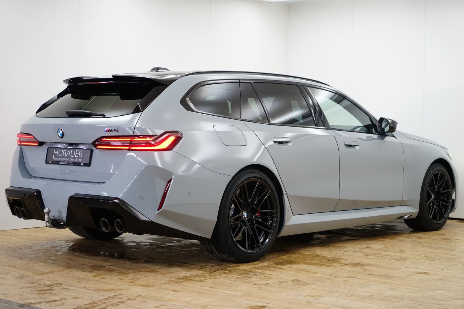 Fahrzeugabbildung BMW M5 Touring [HUD, AHK, ACC, B&W Sound, RFK] DAB
