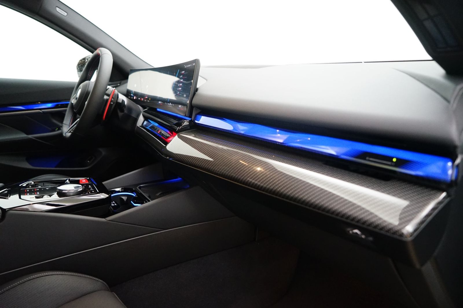 Fahrzeugabbildung BMW M5 Touring [HUD, AHK, ACC, B&W Sound, RFK] DAB