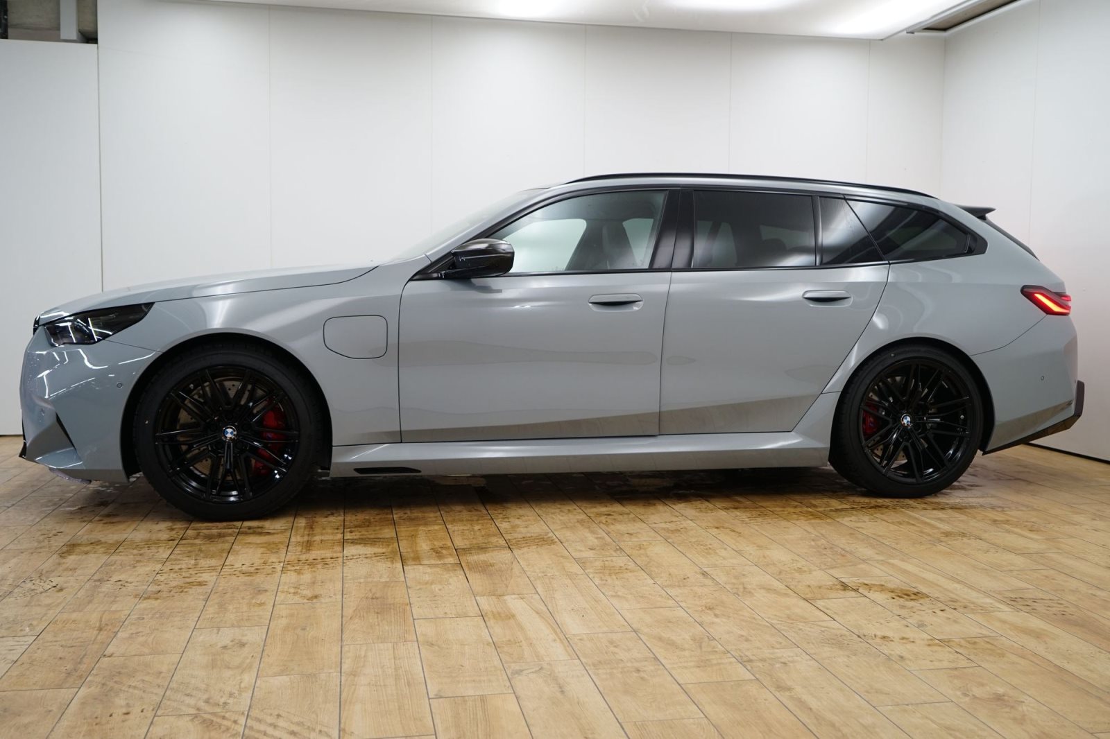 Fahrzeugabbildung BMW M5 Touring [HUD, AHK, ACC, B&W Sound, RFK] DAB