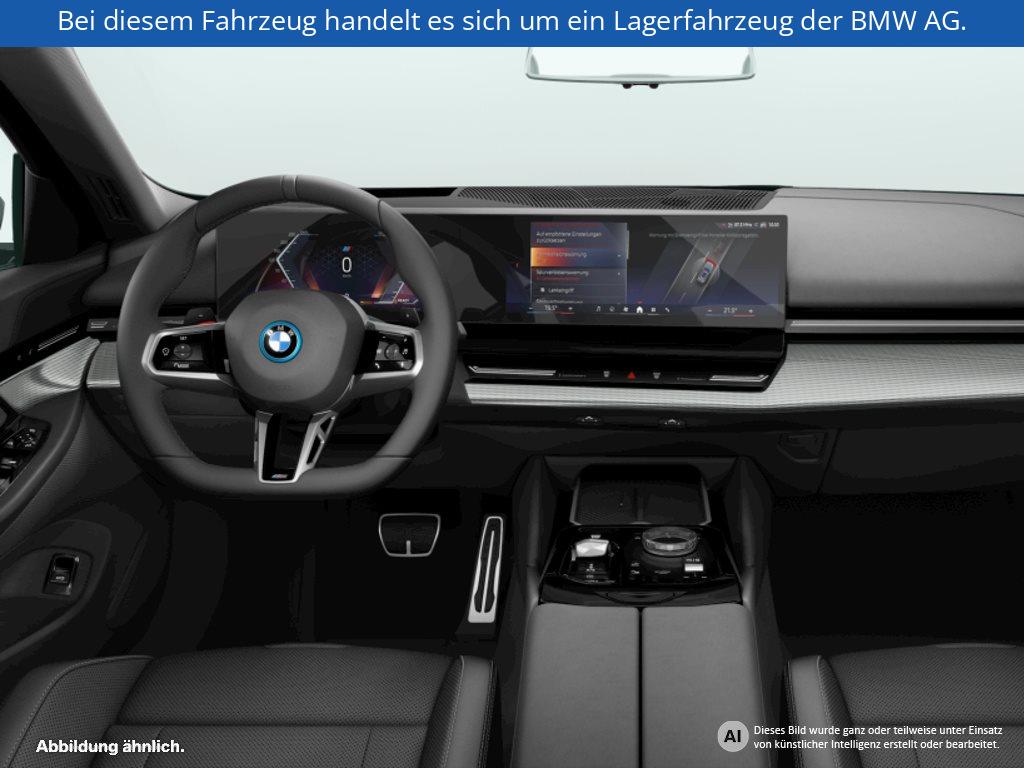 Fahrzeugabbildung BMW 550e xDrive Touring