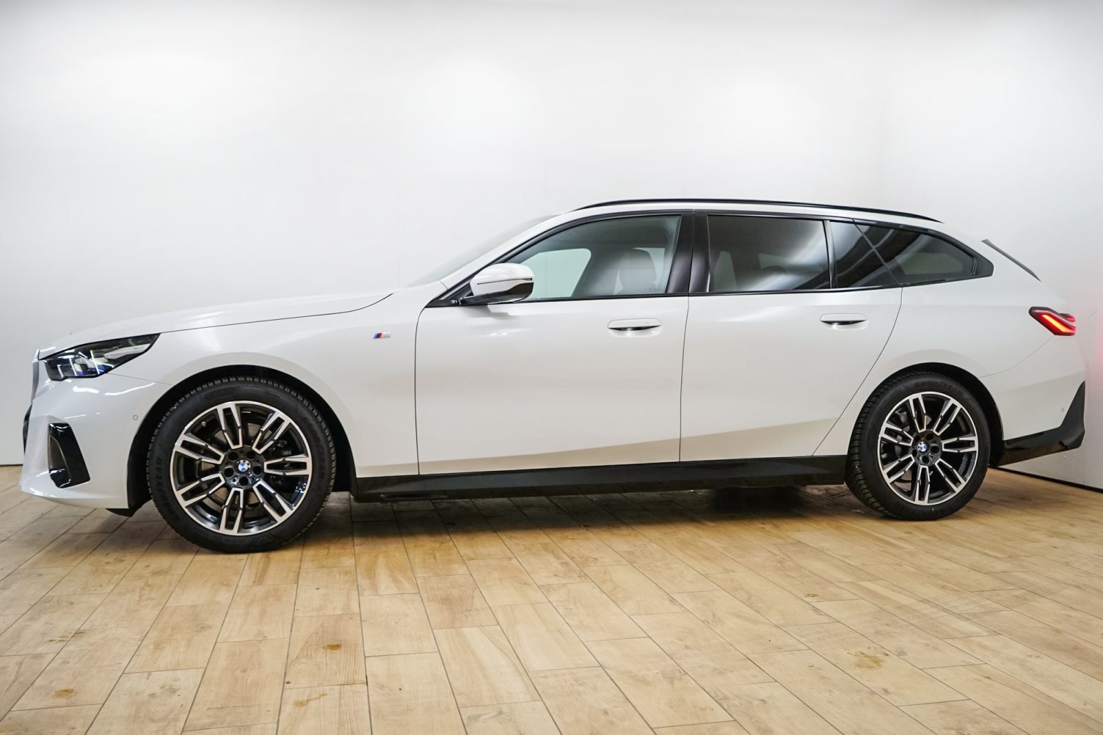 Fahrzeugabbildung BMW 520d xDrive Touring [M Sport, Standhz., AHK]