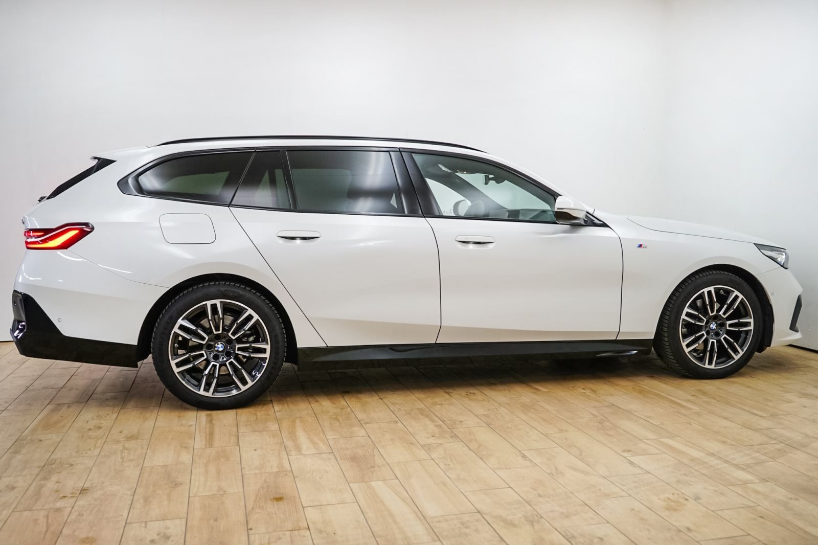 Fahrzeugabbildung BMW 520d xDrive Touring [M Sport, Standhz., AHK]