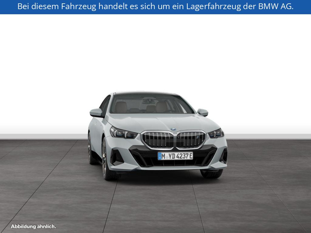 Fahrzeugabbildung BMW i5 xDrive40