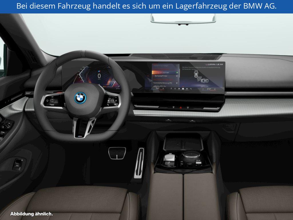 Fahrzeugabbildung BMW i5 xDrive40