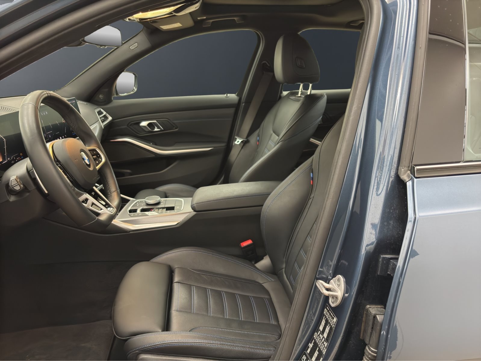 Fahrzeugabbildung BMW 330d xDrive Limousine [M Sport, GSD, HK Sound]