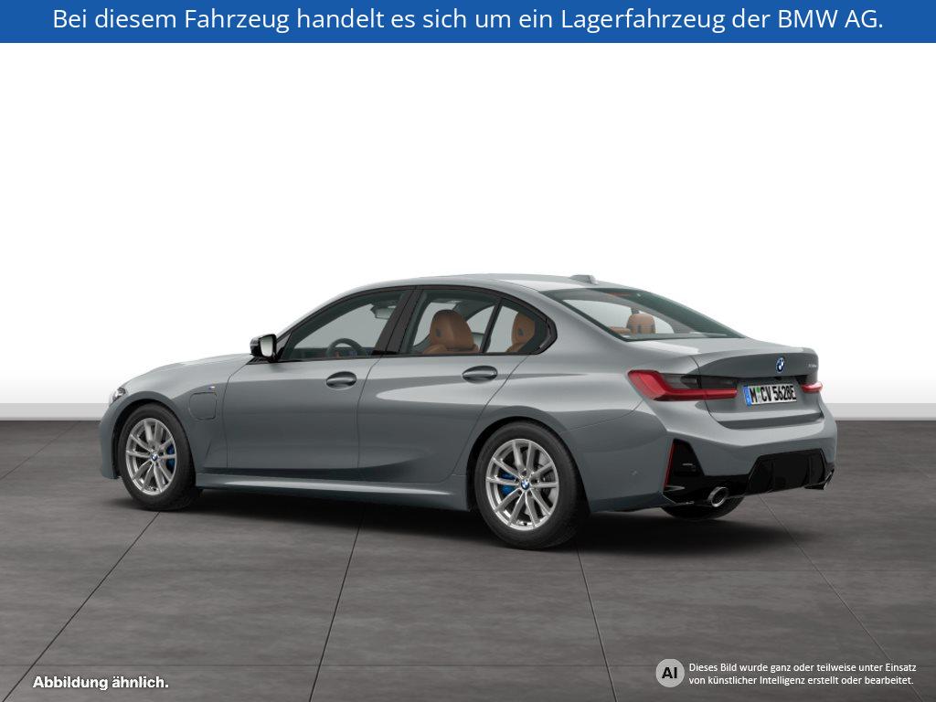 Fahrzeugabbildung BMW 330e Limousine