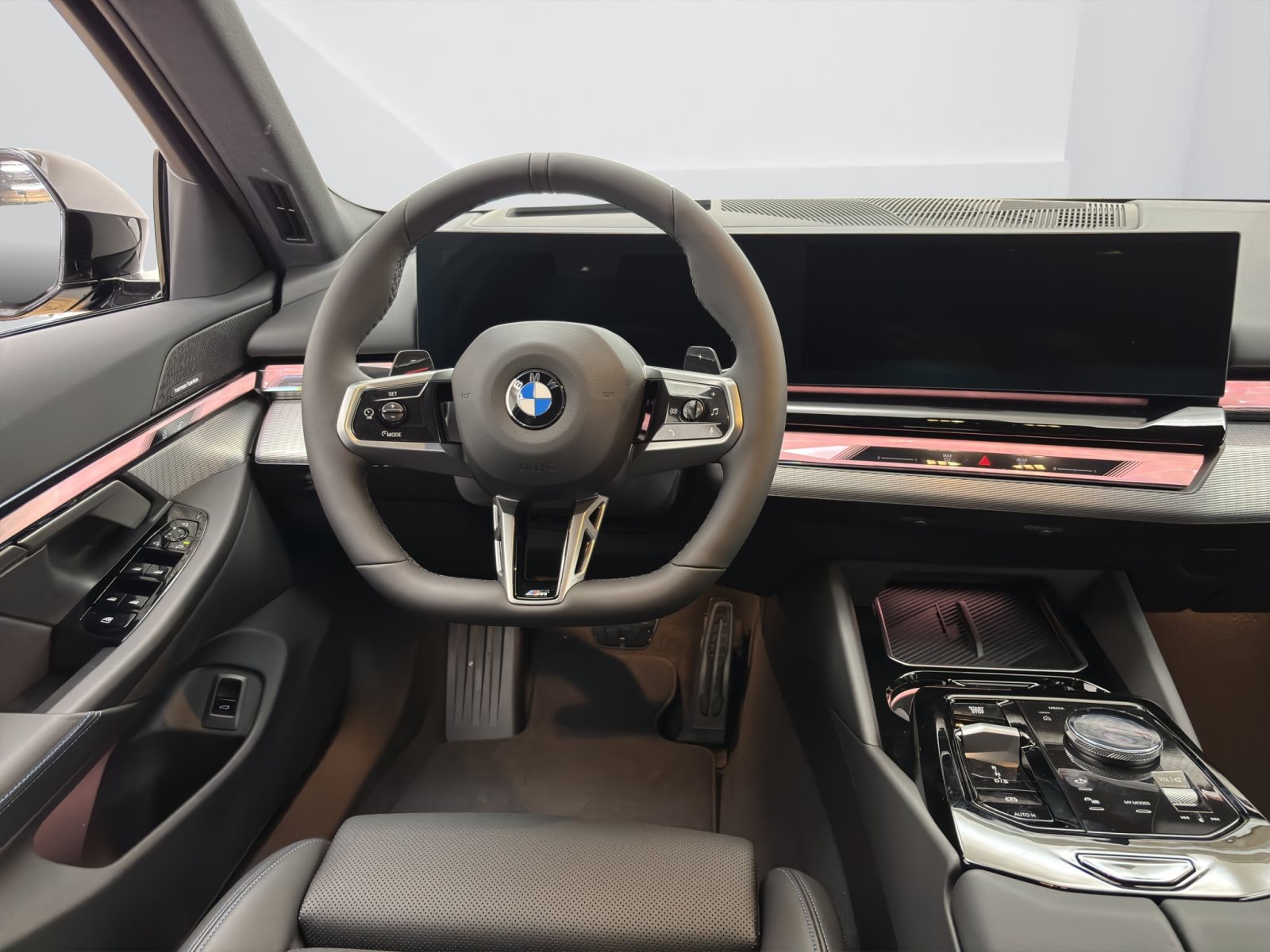 Fahrzeugabbildung BMW 520d xDrive Touring [M Sport, HUD, AHK, ACC, RFK]