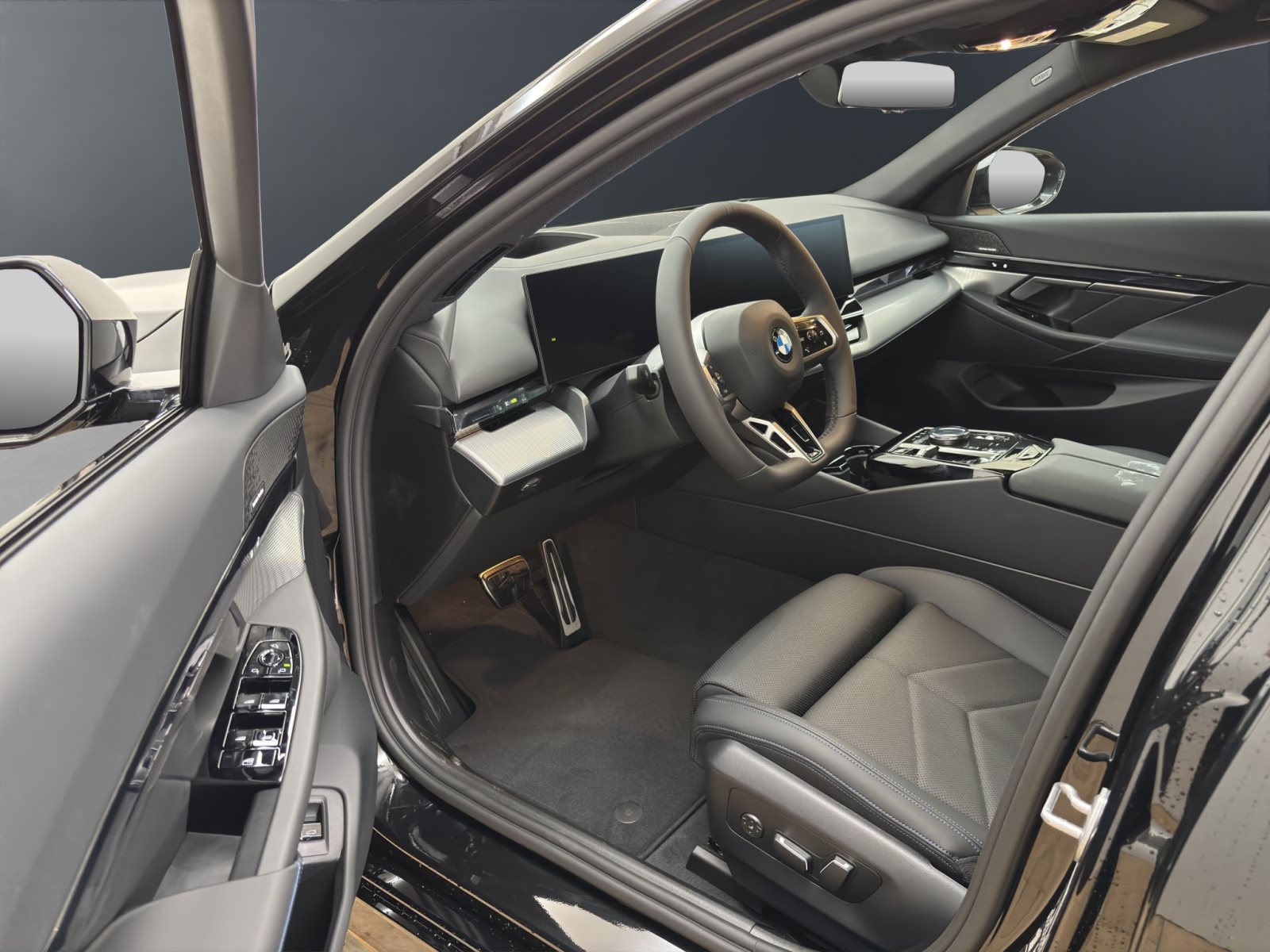 Fahrzeugabbildung BMW 520d xDrive Touring [M Sport, HUD, AHK, ACC, RFK]