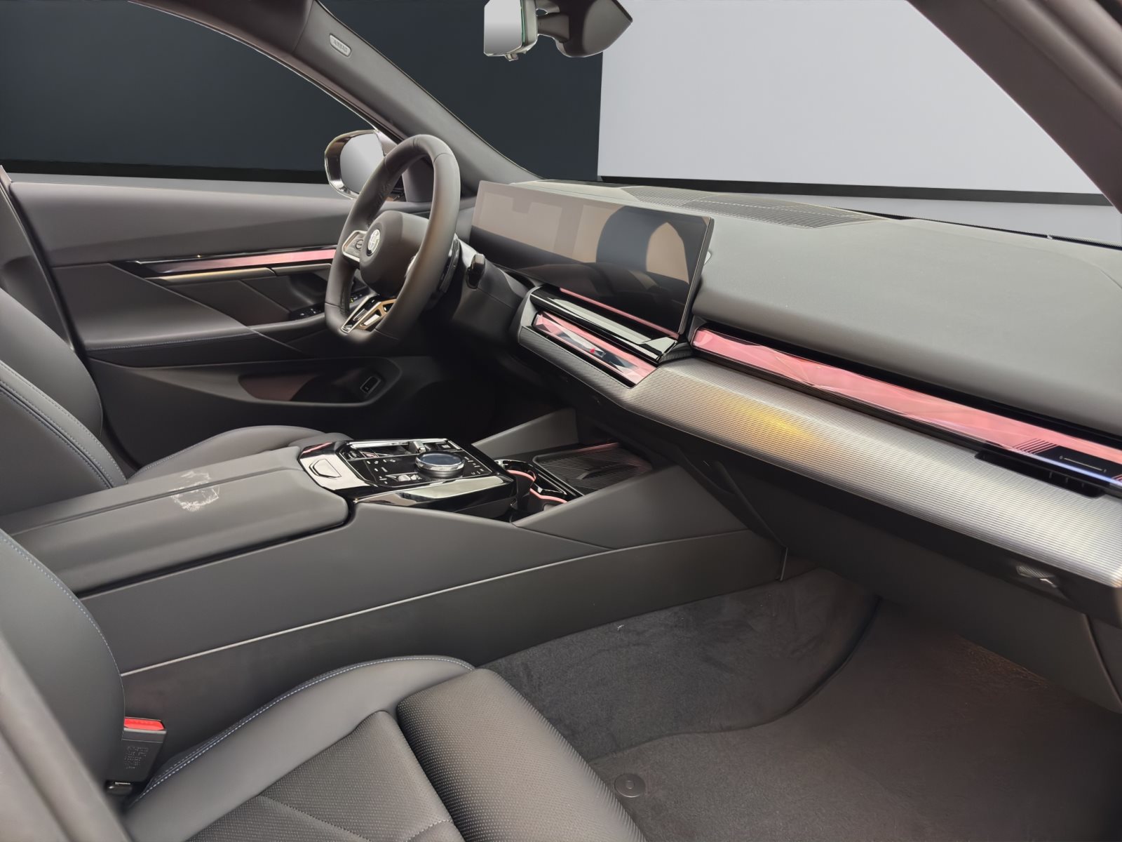 Fahrzeugabbildung BMW 520d xDrive Touring [M Sport, HUD, AHK, ACC, RFK]