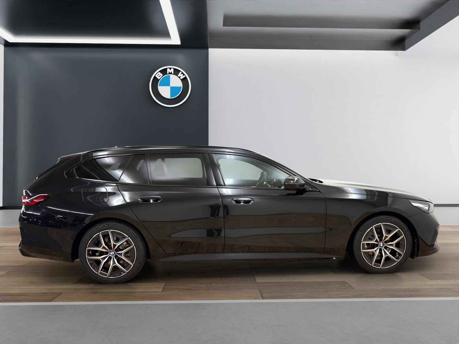 Fahrzeugabbildung BMW 520d xDrive Touring [M Sport, HUD, AHK, ACC, RFK]