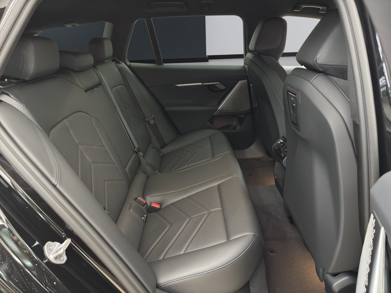 Fahrzeugabbildung BMW 520d xDrive Touring [M Sport, HUD, AHK, ACC, RFK]