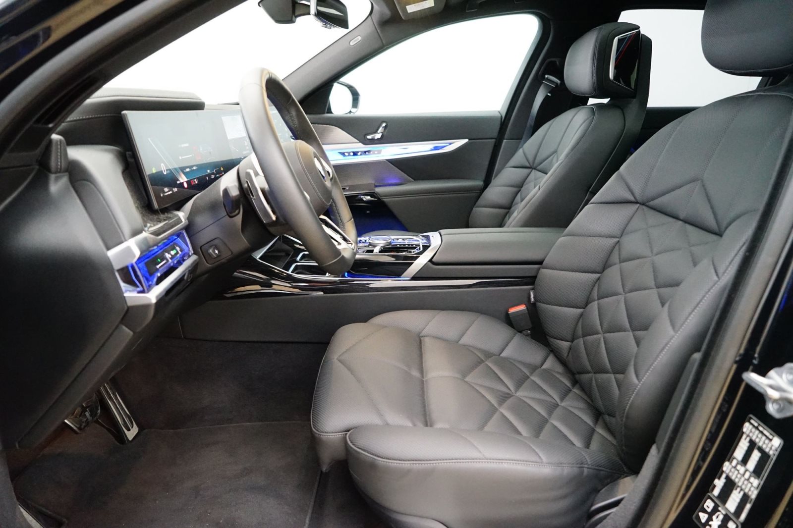 Fahrzeugabbildung BMW 740d xDrive Limousine [M Sport, Standhz., Pano]