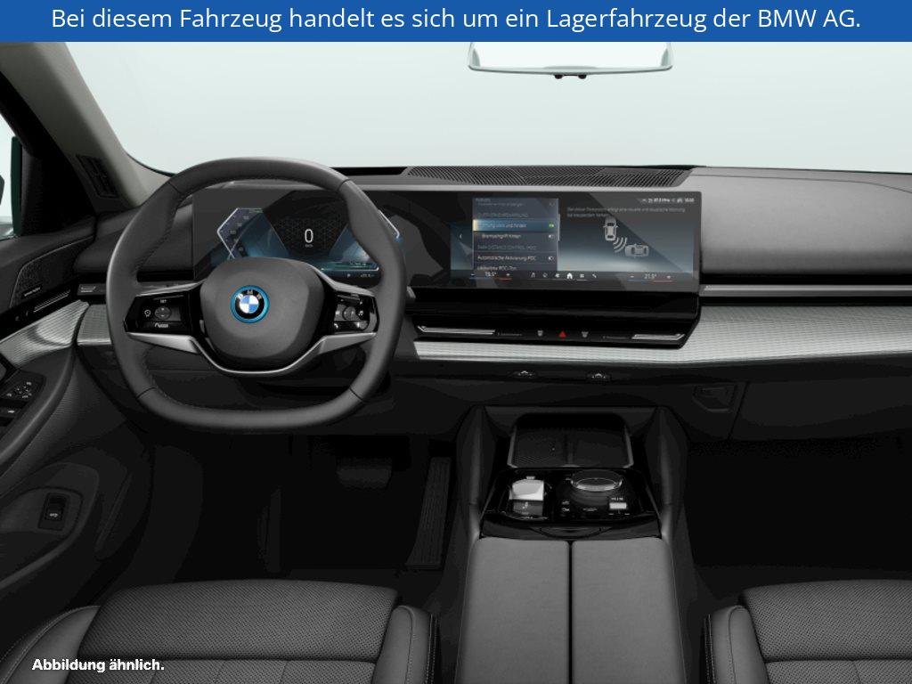 Fahrzeugabbildung BMW i5 eDrive40 Limousine