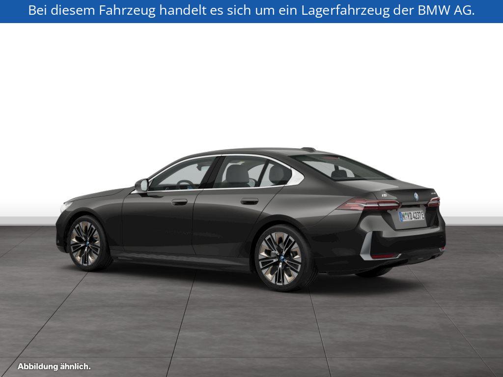 Fahrzeugabbildung BMW i5 eDrive40 Limousine