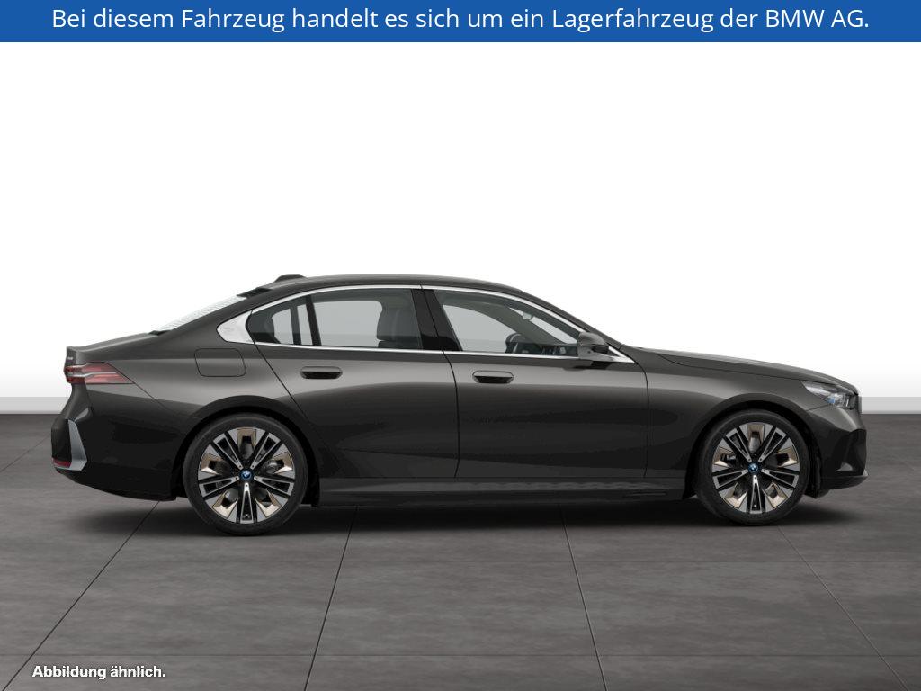 Fahrzeugabbildung BMW i5 eDrive40 Limousine