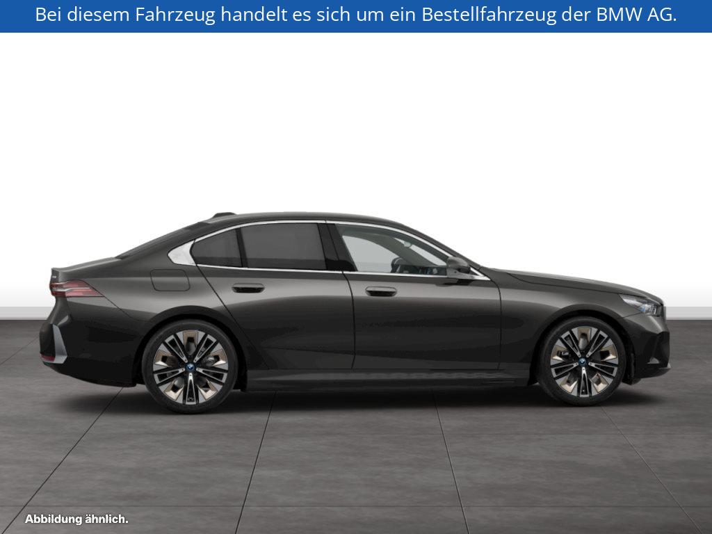 Fahrzeugabbildung BMW i5 eDrive40 Limousine