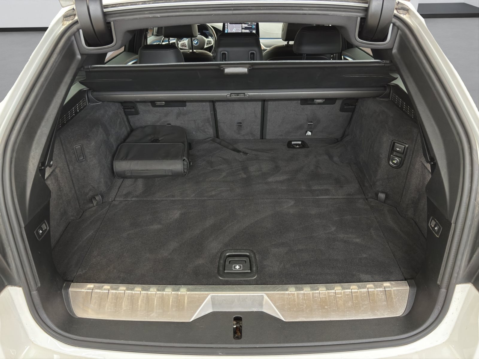 Fahrzeugabbildung BMW 530e Touring [M Sport, Laser, HUD, AHK, 19 LMR]