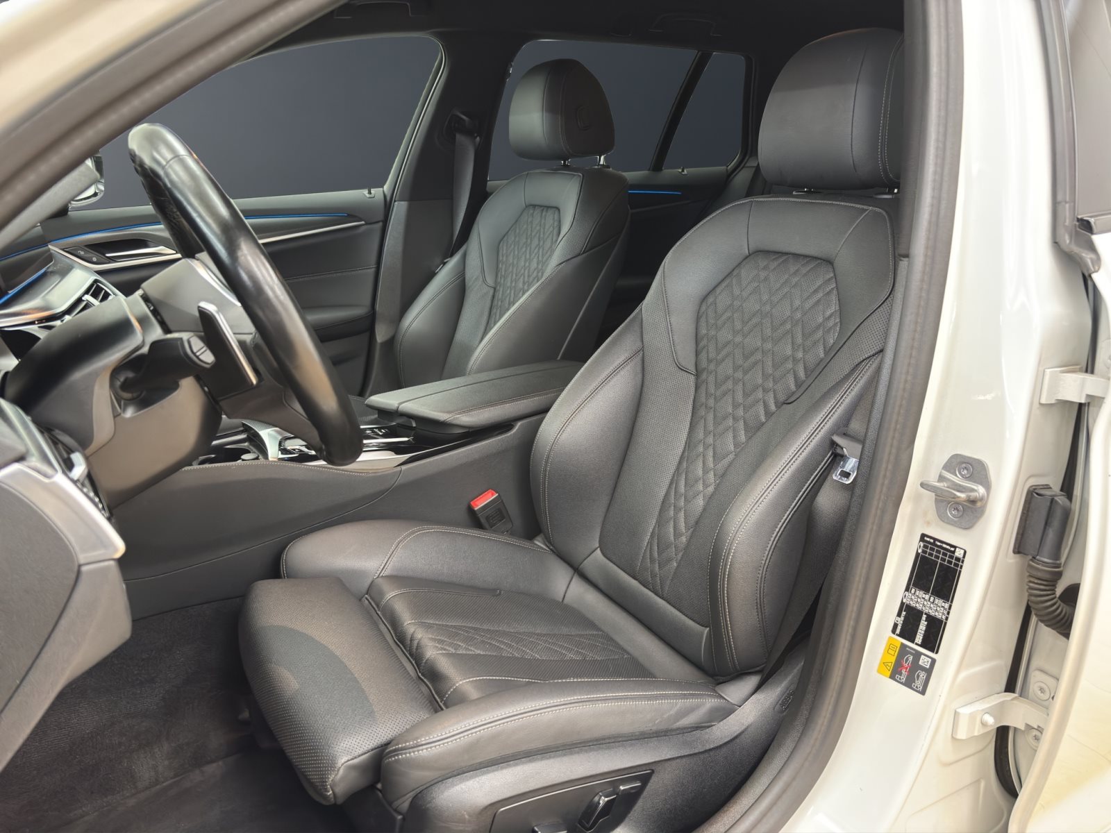 Fahrzeugabbildung BMW 530e Touring [M Sport, Laser, HUD, AHK, 19 LMR]