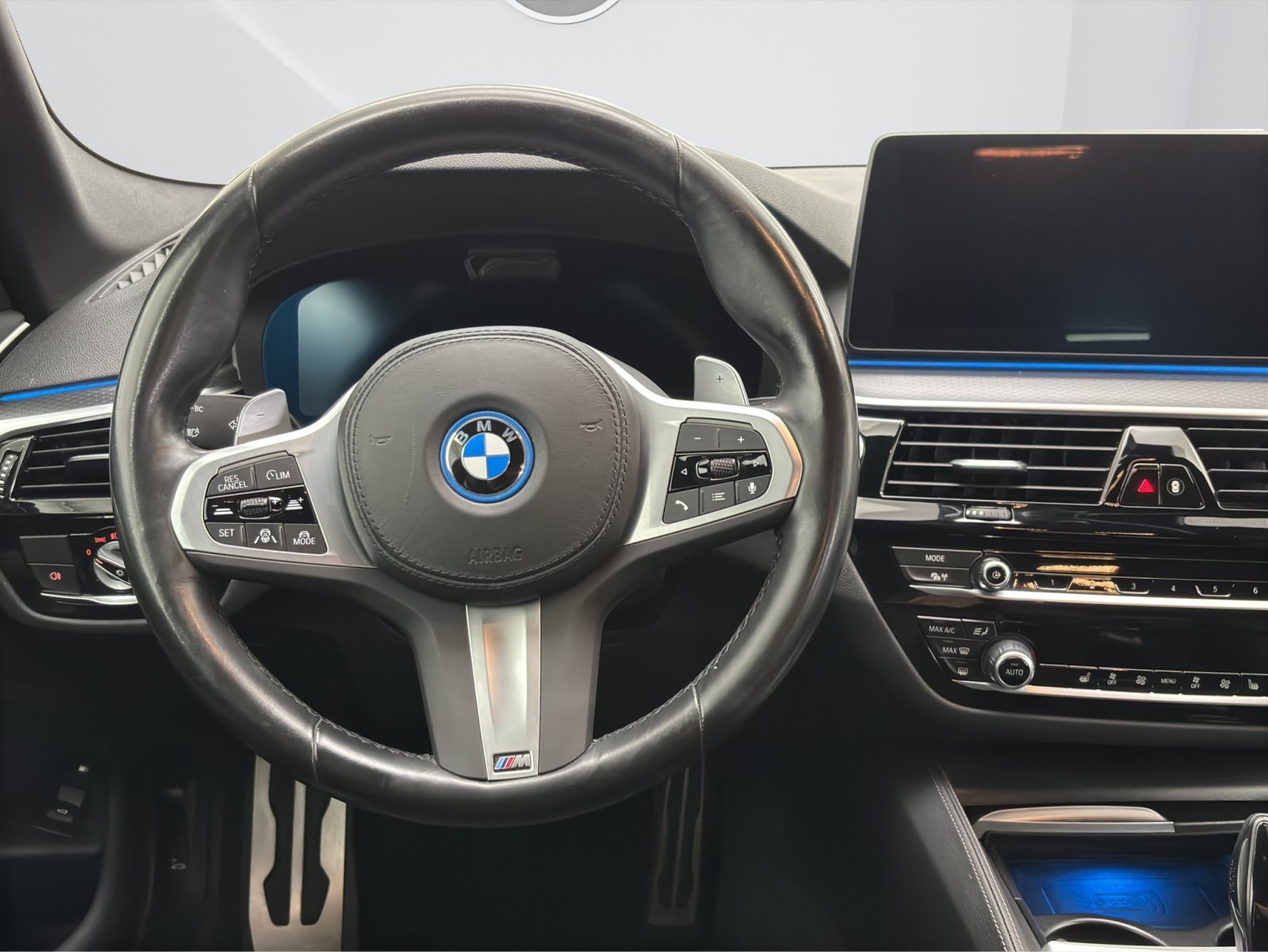 Fahrzeugabbildung BMW 530e Touring [M Sport, Laser, HUD, AHK, 19 LMR]