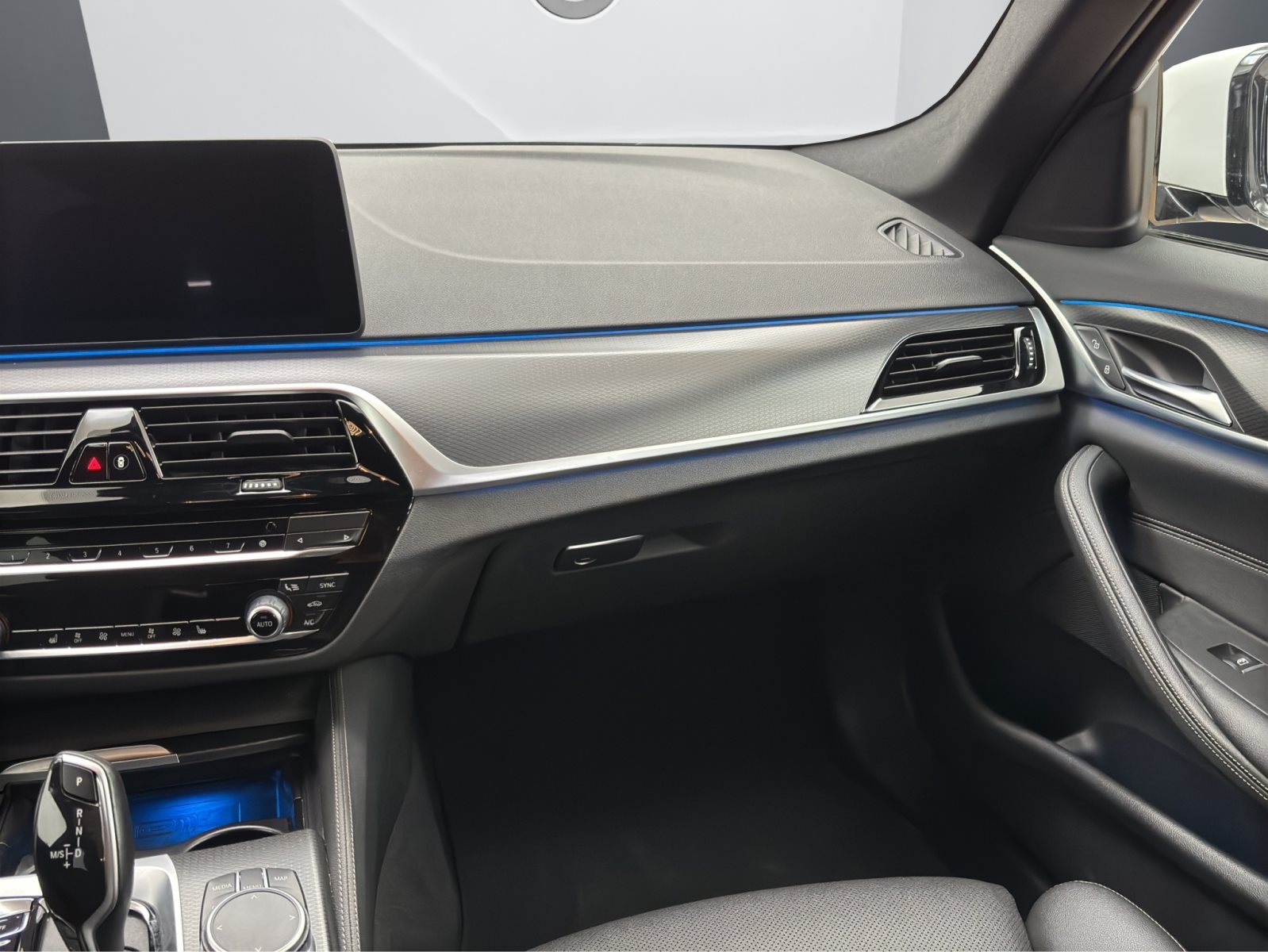 Fahrzeugabbildung BMW 530e Touring [M Sport, Laser, HUD, AHK, 19 LMR]