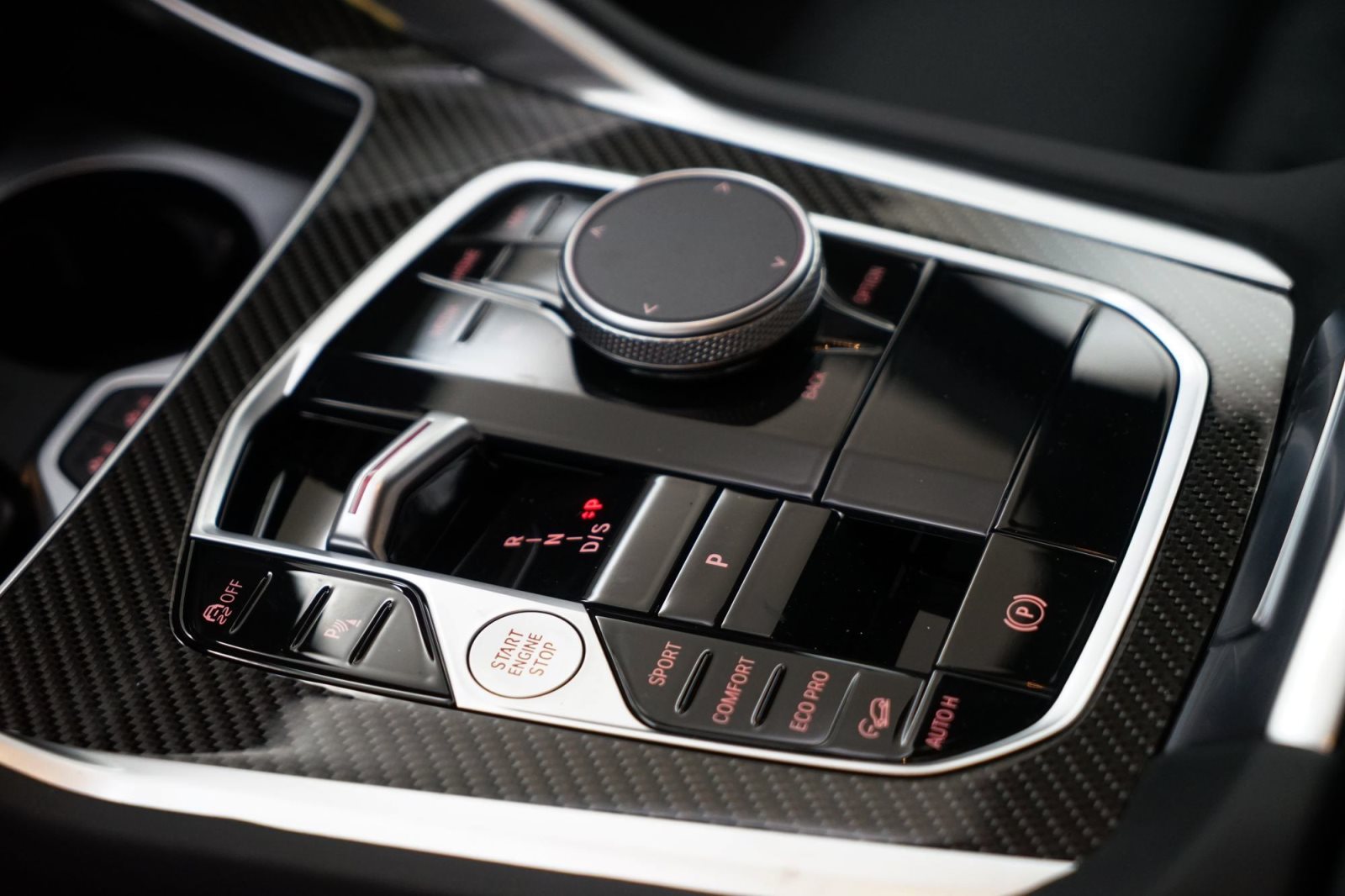 Fahrzeugabbildung BMW X6 xDrive40i [M Sport, HUD, AHK, ACC, GSD, 22 LMR]
