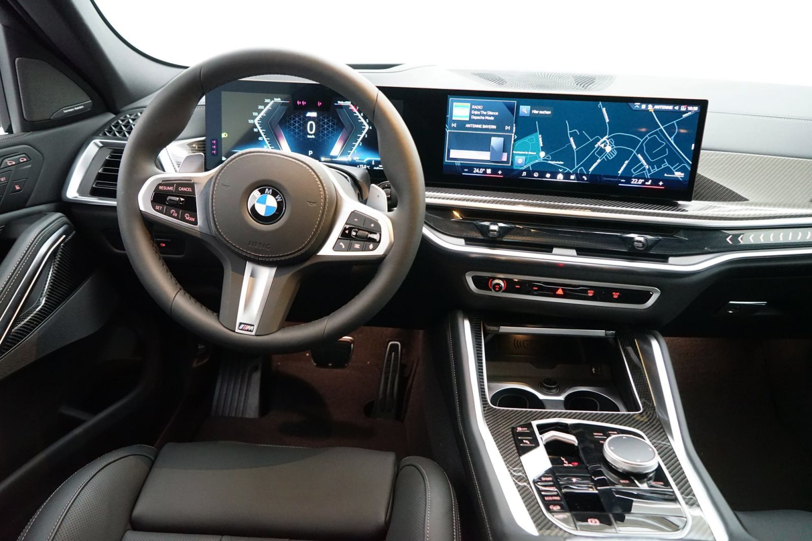 Fahrzeugabbildung BMW X6 xDrive40i [M Sport, HUD, AHK, ACC, GSD, 22 LMR]