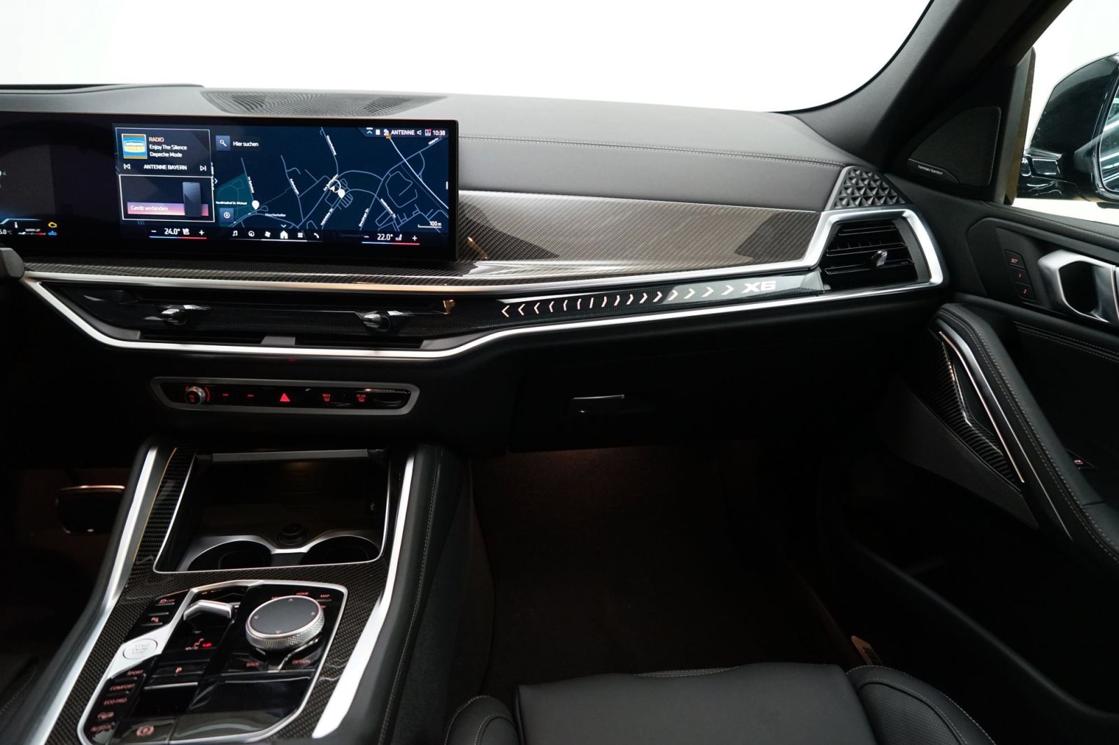 Fahrzeugabbildung BMW X6 xDrive40i [M Sport, HUD, AHK, ACC, GSD, 22 LMR]