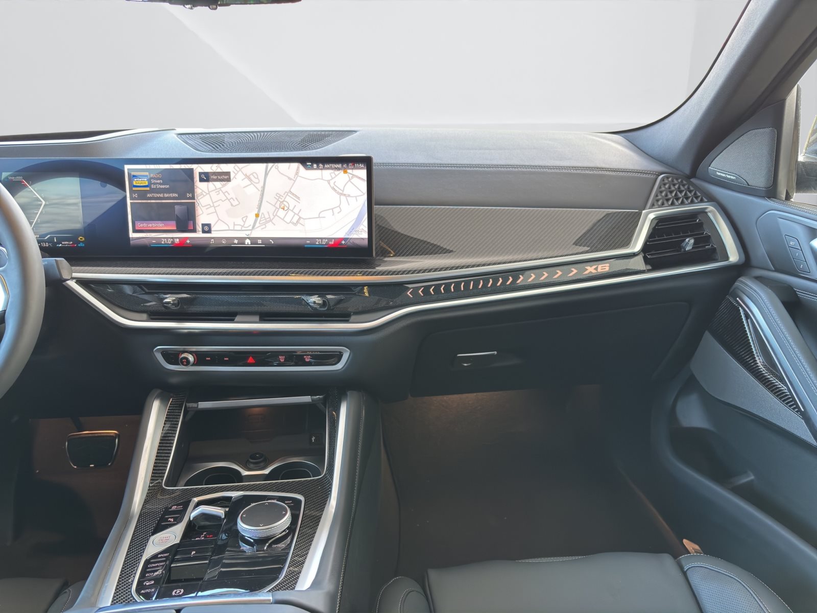 Fahrzeugabbildung BMW X6 xDrive40i [M Sport, HUD, AHK, ACC, GSD, 22 LMR]
