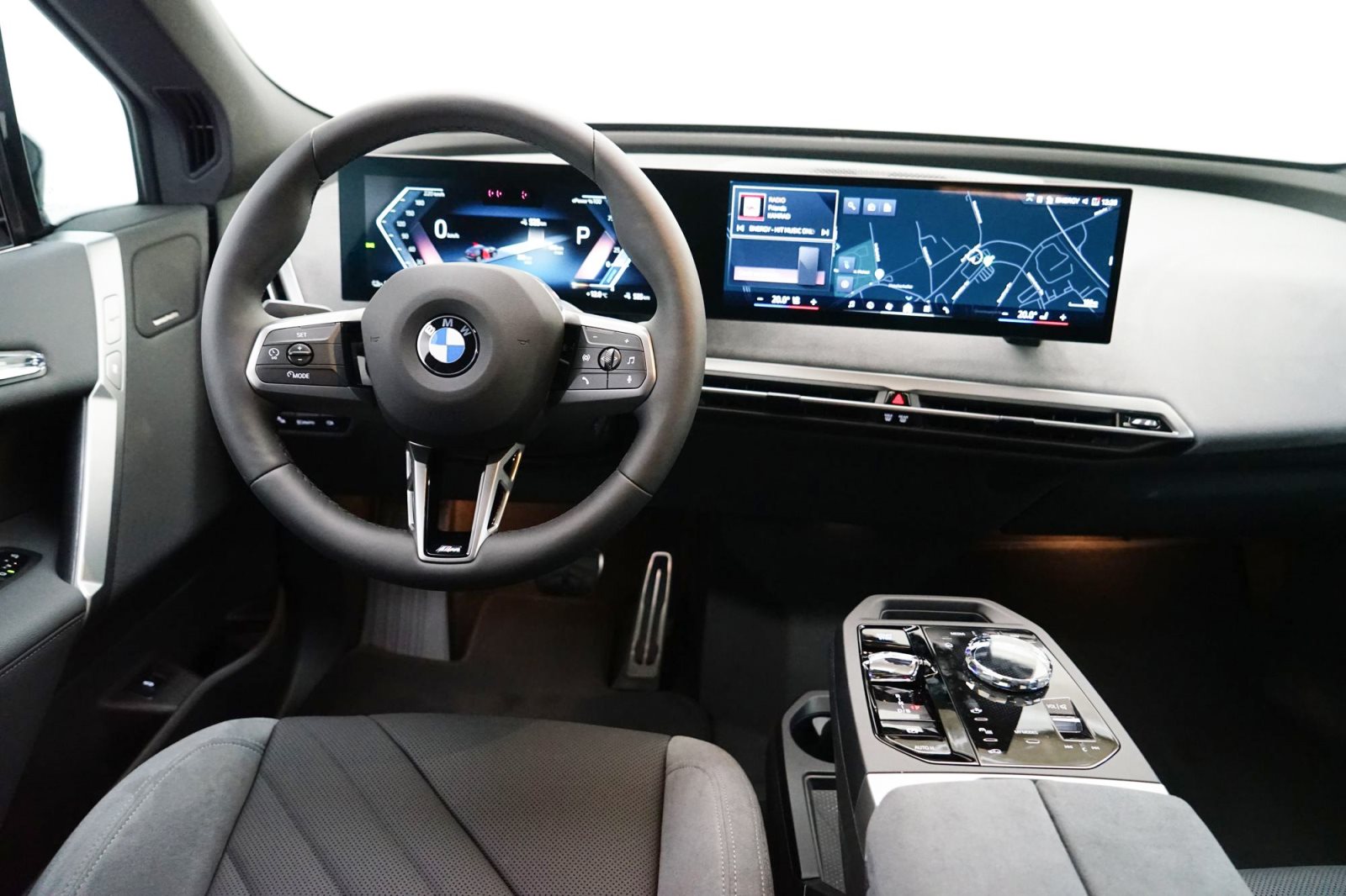 Fahrzeugabbildung BMW iX xDrive45 [M Sport, HUD, AHK, ACC, 22 LMR]