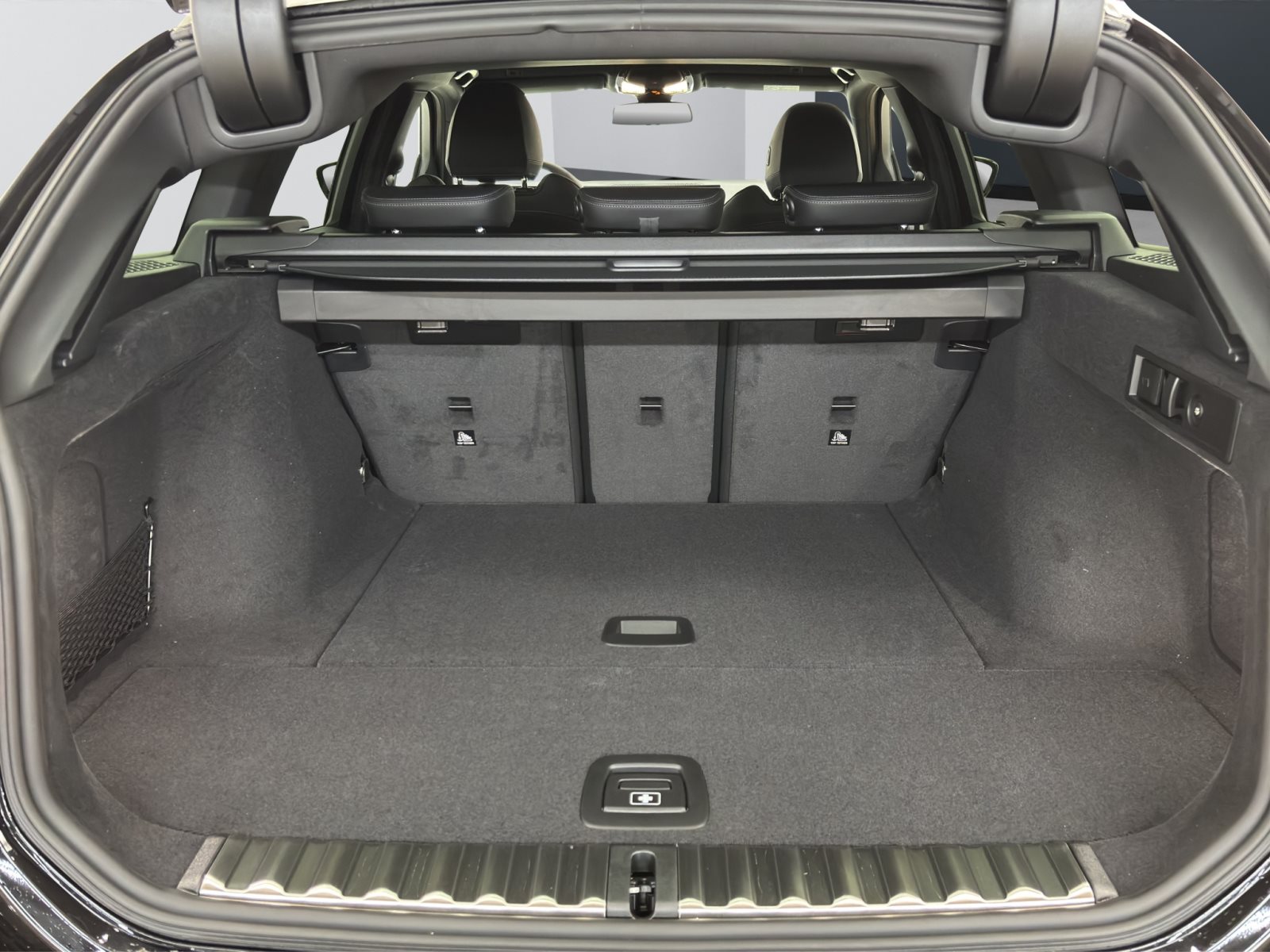 Fahrzeugabbildung BMW 318i Touring [M Sport, AHK, ACC, RFK, SHZ, LED]