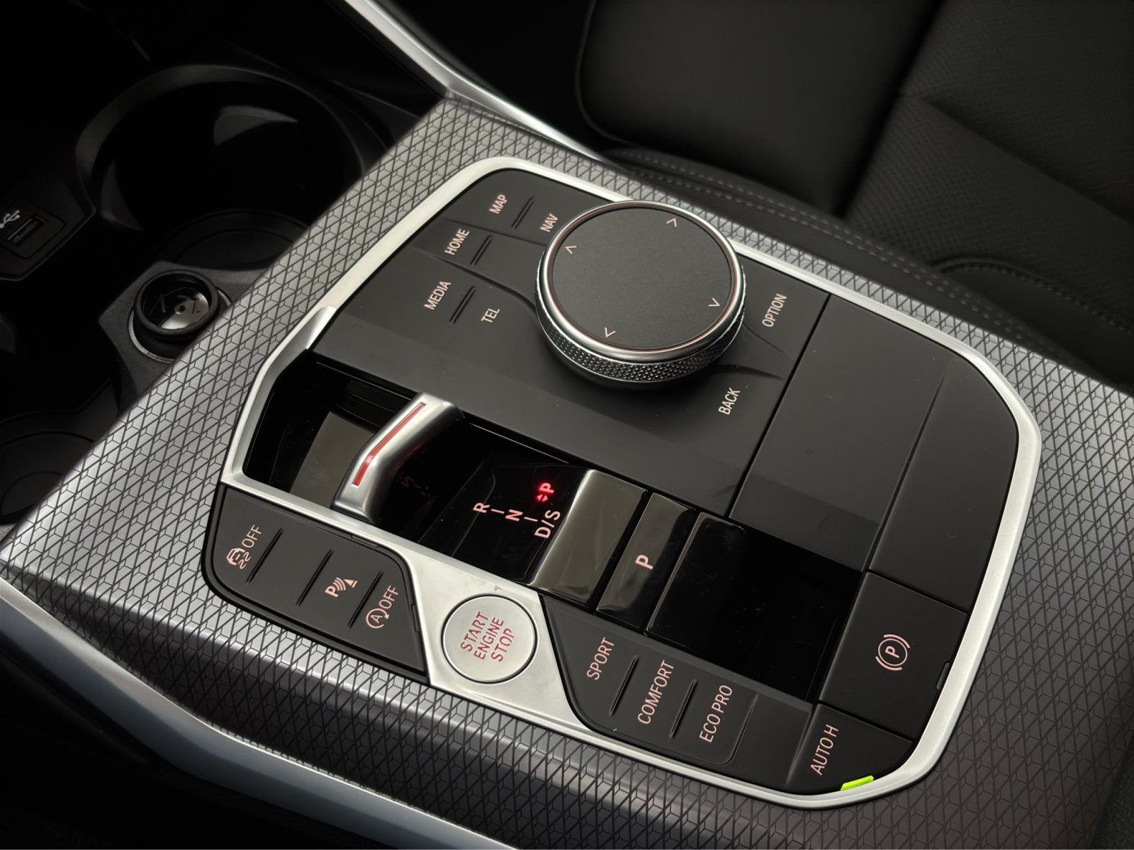 Fahrzeugabbildung BMW 318i Touring [M Sport, AHK, ACC, RFK, SHZ, LED]