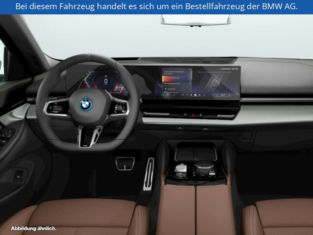 Fahrzeugabbildung BMW i5 eDrive40 Touring