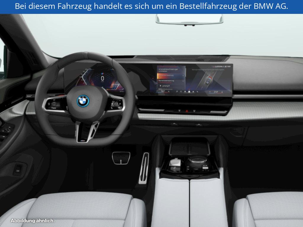 Fahrzeugabbildung BMW i5 eDrive40 Touring