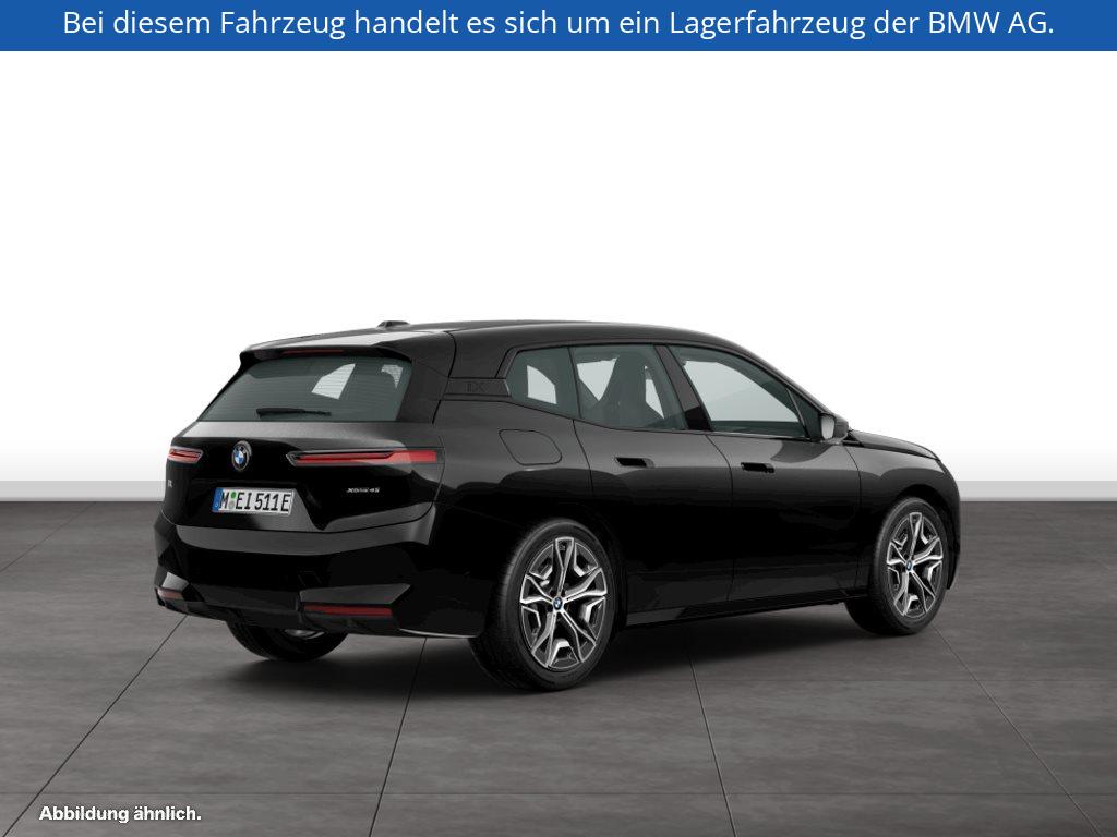 Fahrzeugabbildung BMW iX xDrive45
