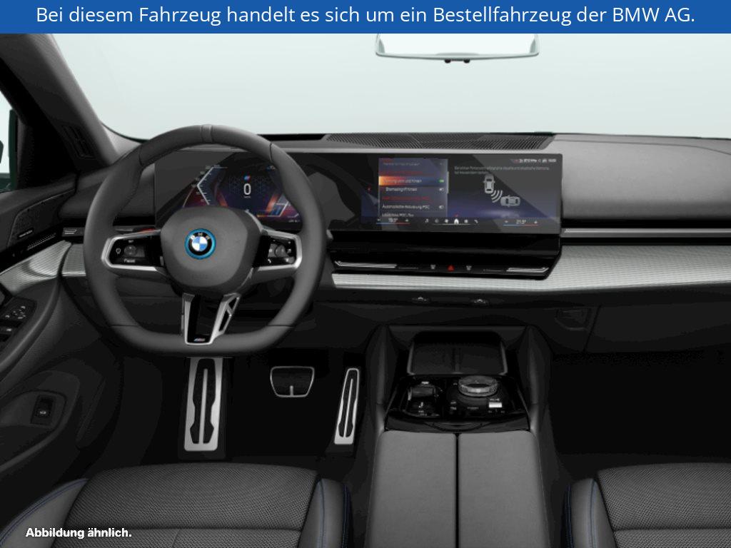 Fahrzeugabbildung BMW i5 xDrive40 Limousine