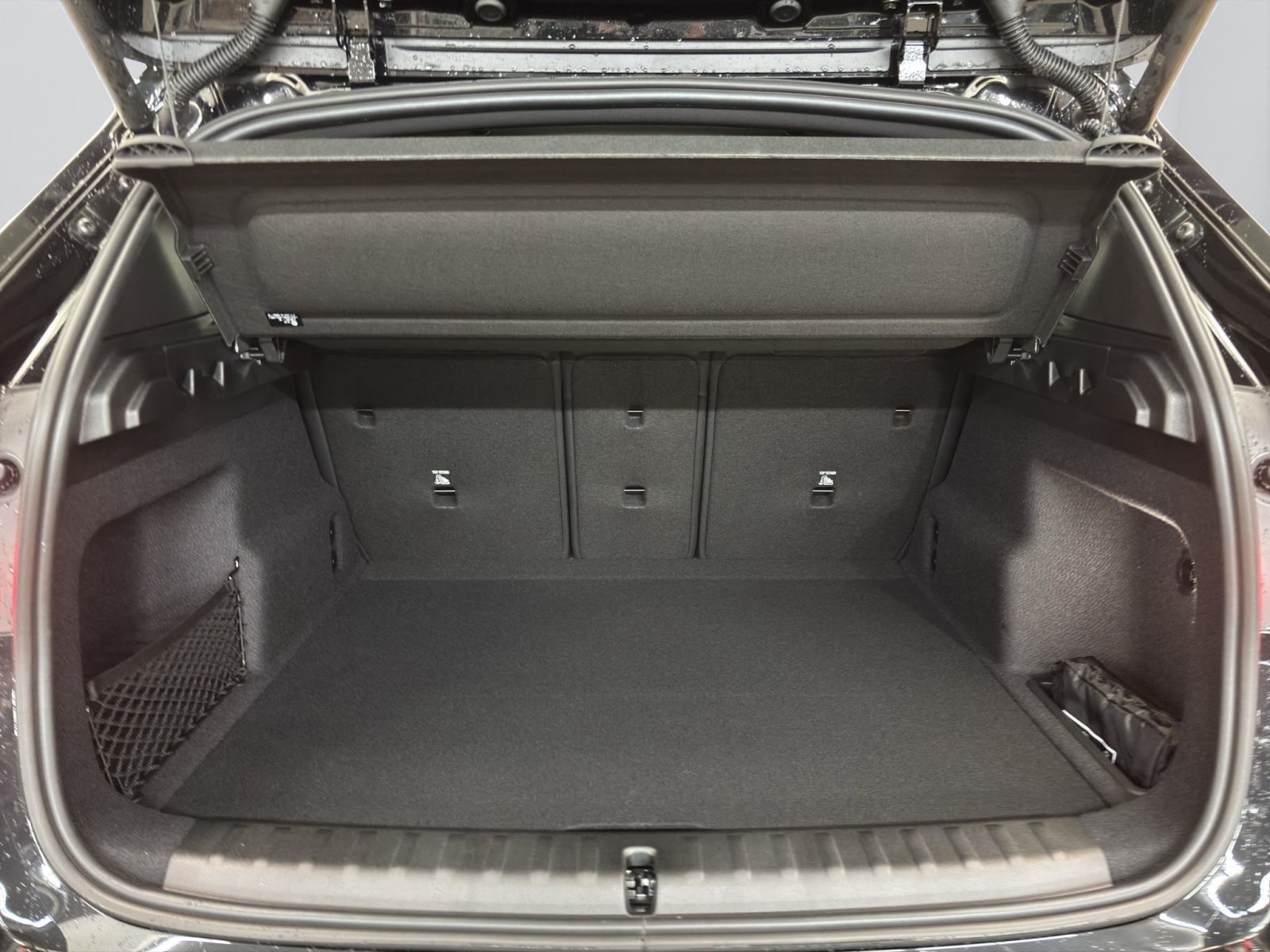 Fahrzeugabbildung BMW X1 sDrive20i [M Sport, HUD, AHK, ACC, RFK, 19 LMR]