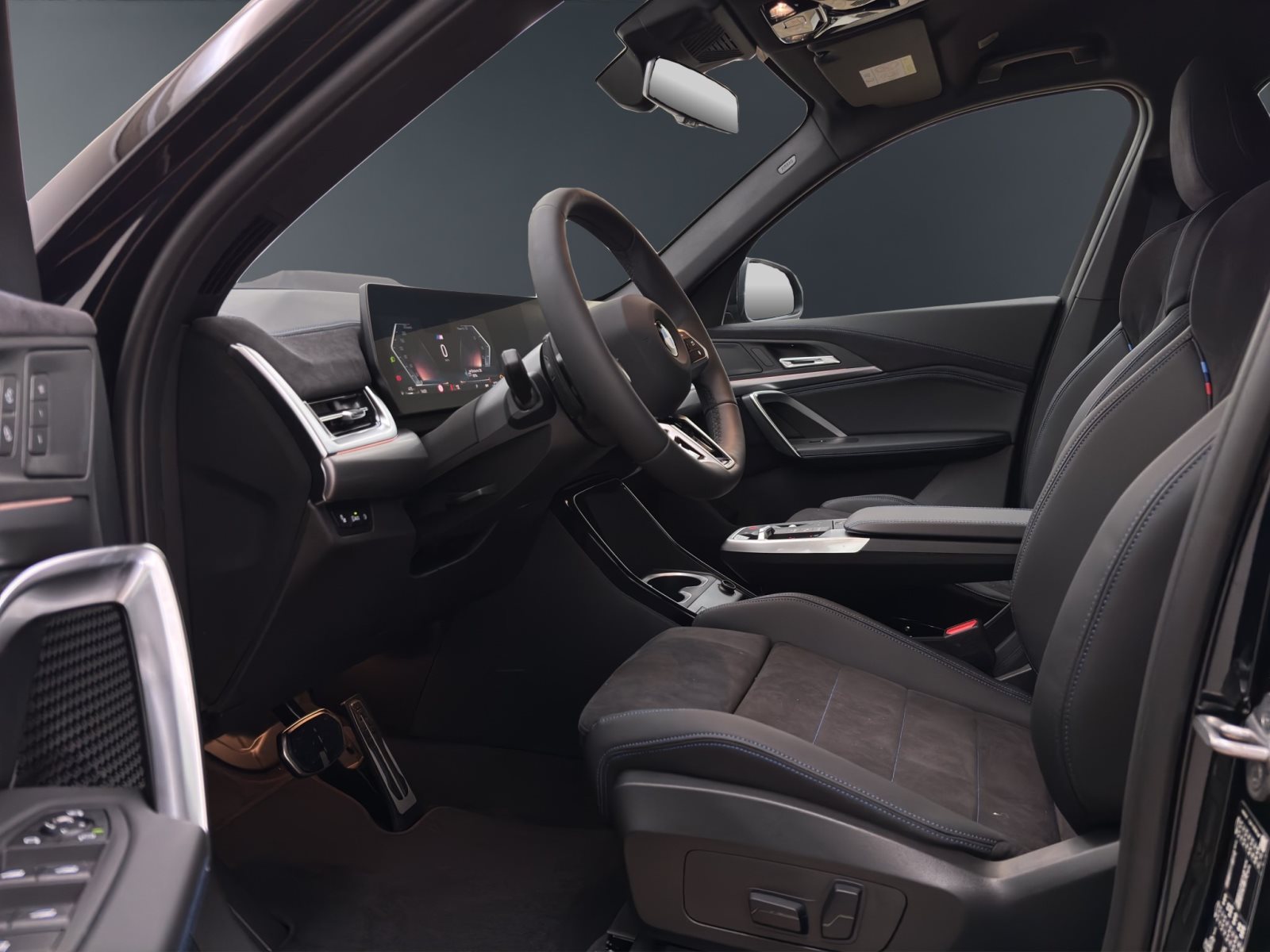 Fahrzeugabbildung BMW X1 sDrive20i [M Sport, HUD, AHK, ACC, RFK, 19 LMR]