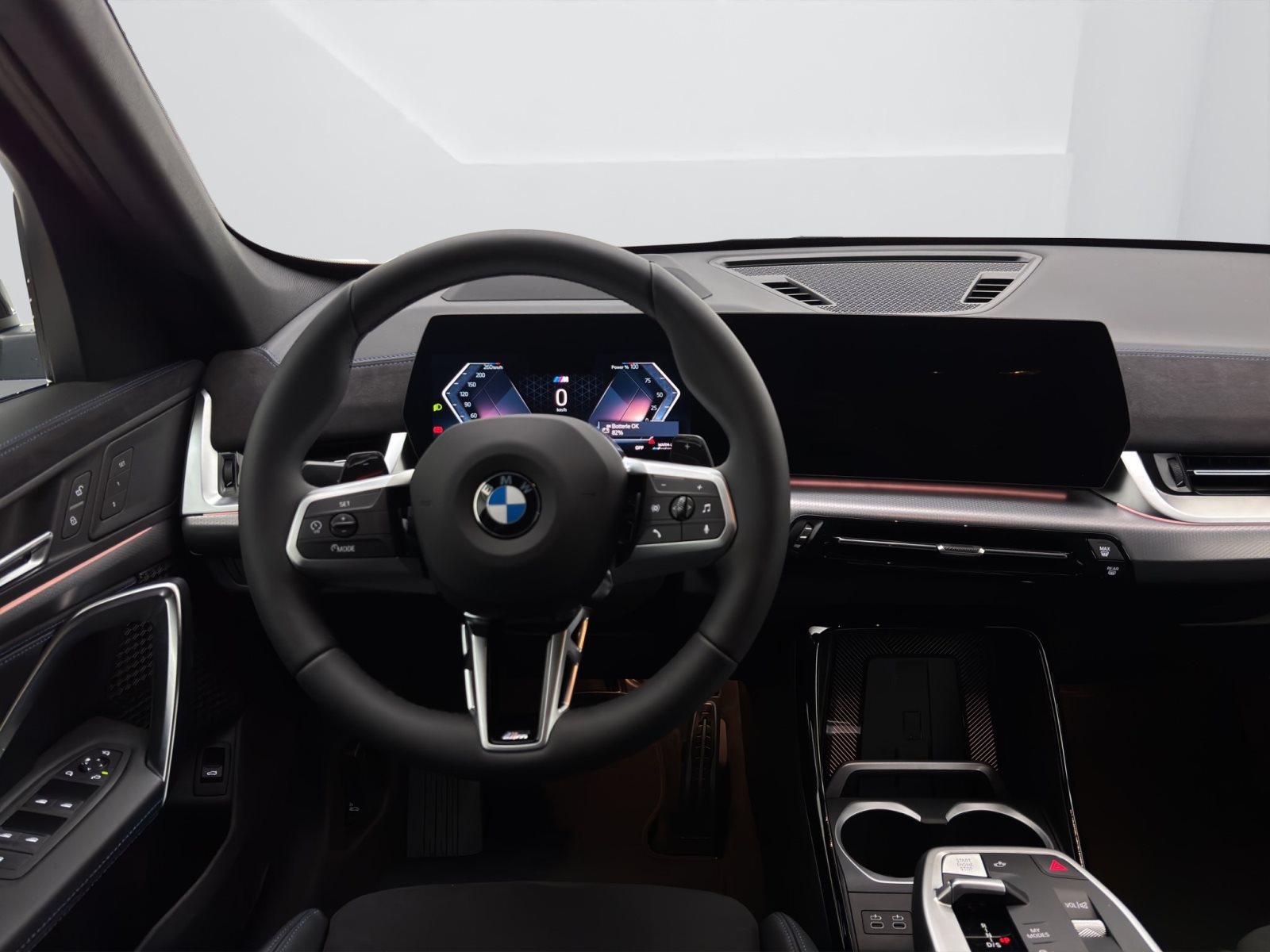 Fahrzeugabbildung BMW X1 sDrive20i [M Sport, HUD, AHK, ACC, RFK, 19 LMR]